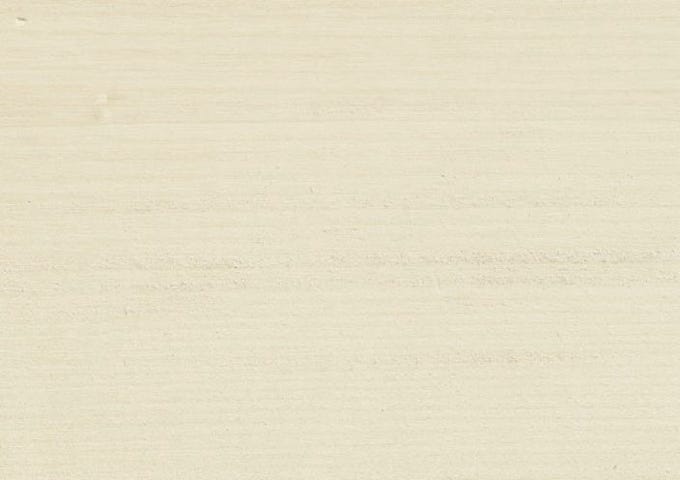 Ahornholz ist sehr feinporig und gilt deshalb als besonders hygienisch. Die helle, weißlich-gelbe Farbe wirkt angenehm sauber. Splint und Kernholz sind weitgehend farbgleich, was den Sauna-Paneelen eine äußerst gleichmäßig-harmonische Anmutung verleiht.